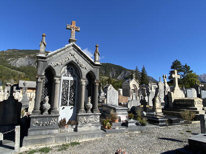 Les tombes monumentales du cimetière de Barcelonnette © CCVUSP